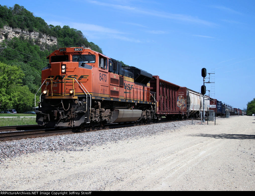 BNSF 8473